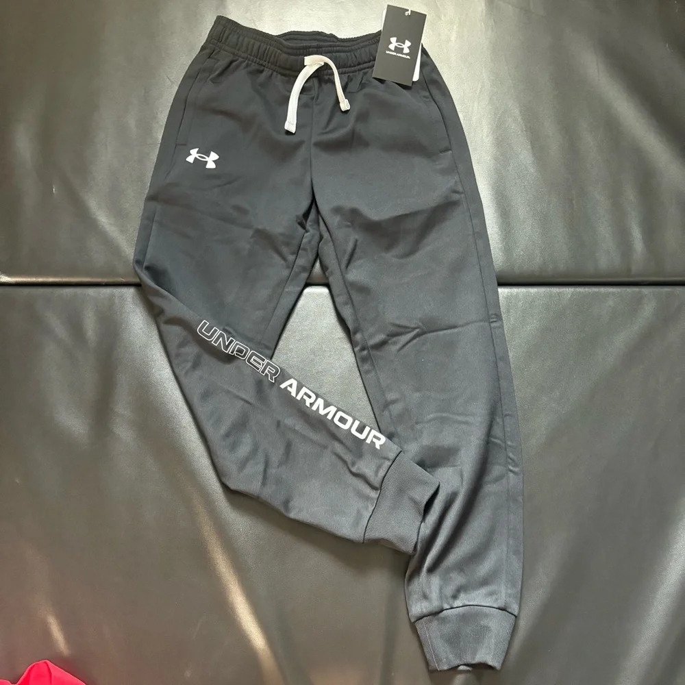 NWT Under Armour Jogger & Long Sleeve Tee Set Boys Youth Size Small